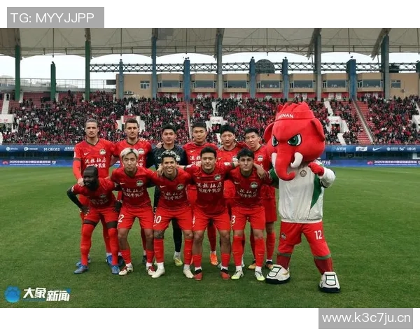 中超联赛新赛季首轮精彩对决引发热议 球迷期待新兴球员崭露头角